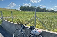 Un ressortissant Hollandais à vélo  sur l'A 304  