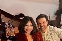 La voix d'or de la Nouvelle-Orléans, Nicole Slack Jones, invite Mickels à retrouver la scène, seize ans après la Star Academy