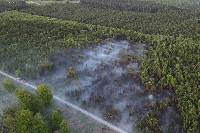 Intervention massive contre un feu de forêt aux Hautes-Rivières