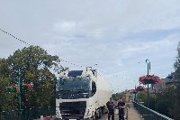 Ardennes : Poids Lourd bloqué sur le pont d'Attigny