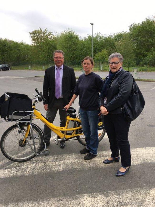 Ardennes : La Poste cède ses vélos à assistance électrique à une association sedanaise.  