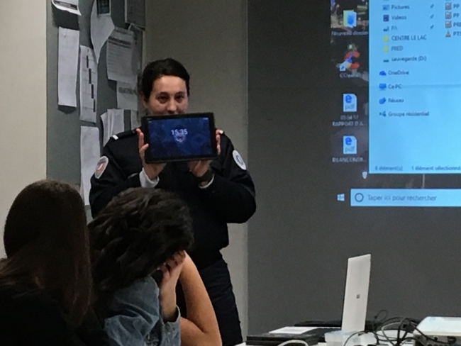 Sedan : dans le cadre du projet " la police c'est notre sécurité " les ados du centre Le Lac ont rencontré la police