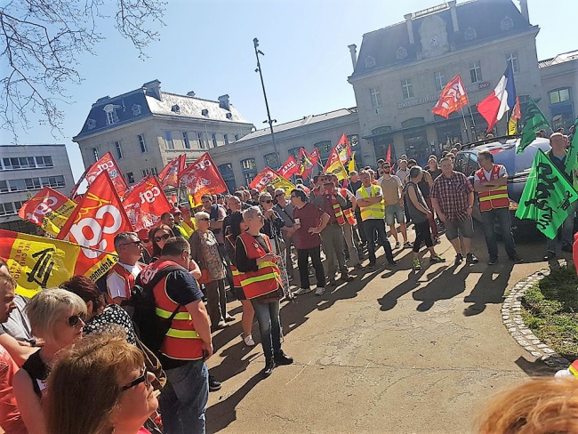 Charleville-Mézières : « Déambulation lumineuse » pour cette 6é journée de mobilisation. 