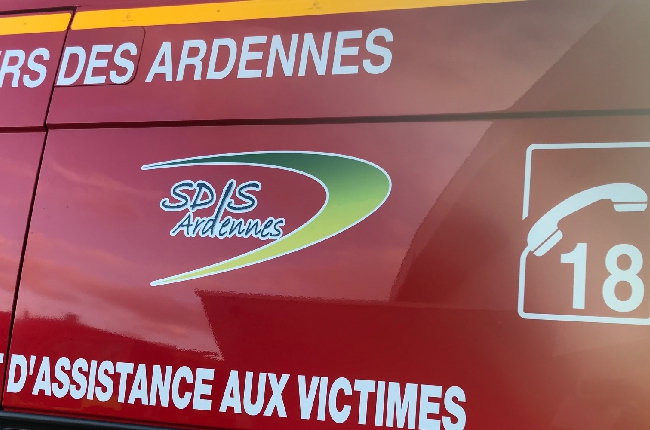 Launois-sur-Vence : la voiture termine sa course dans le fossé , deux blessés 