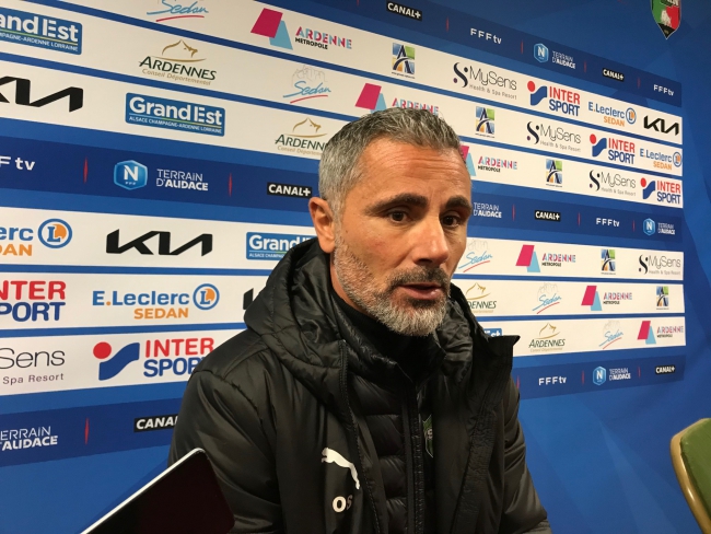 Football ( National ) : le coach sedanais Olivier Saragaglia espère rester dans le top 10 et tenter de grapiller des places 