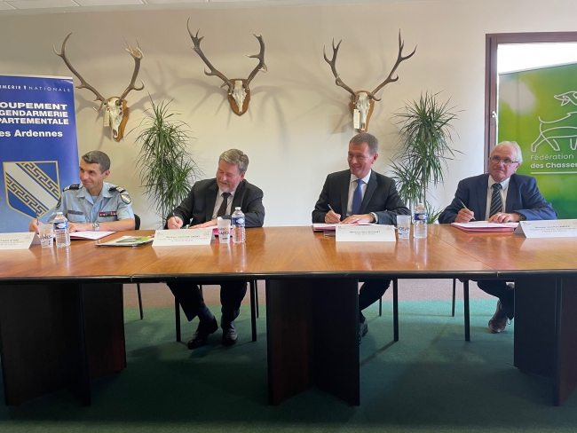 Les Chasseurs ardennais , «  chasseurs vigilants »  