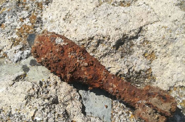Un obus de mortier Allemand sorti de l'eau lors d'une partie de pêche à l'aimant