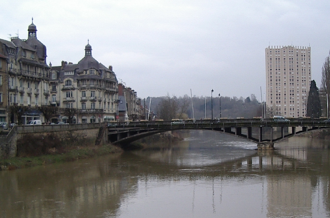 Ardennes : Un homme se jette dans la Meuse 