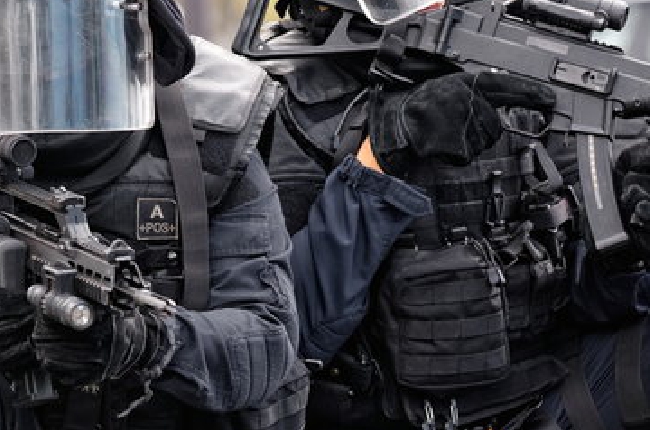 Intervention du GIGN aux Hautes-Rivières pour maîtriser un homme armé et retranché chez lui