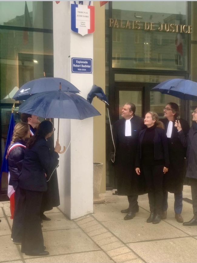 L'Esplanade du Palais de Justice, à Charleville-Mézières, devient l'Esplanade Robert Badinter
