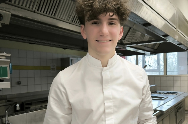 Bastien Meulot, Étudiant au Lycée des Métiers de Bazeilles, rêve des plus grands concours de pâtisserie de France