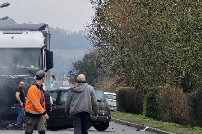 Accident mortel entre un poids lourd et une voiture légère à Mouzon