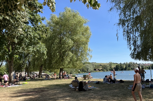 Domaine du Lac de Douzy : un site surveillé , un camping et un restaurant à réhabiliter 