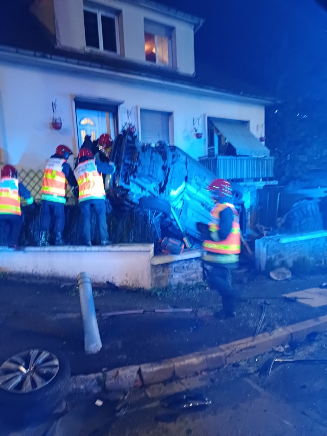 Ardennes: Une voiture s’encastre dans une maison à Charleville-Mézières.